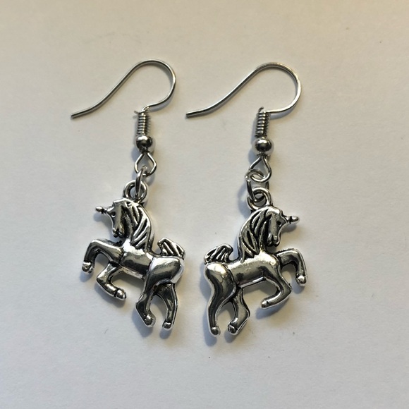 🔘5 For 25$ Adorable Horse Earrings - Picture 2 of 2